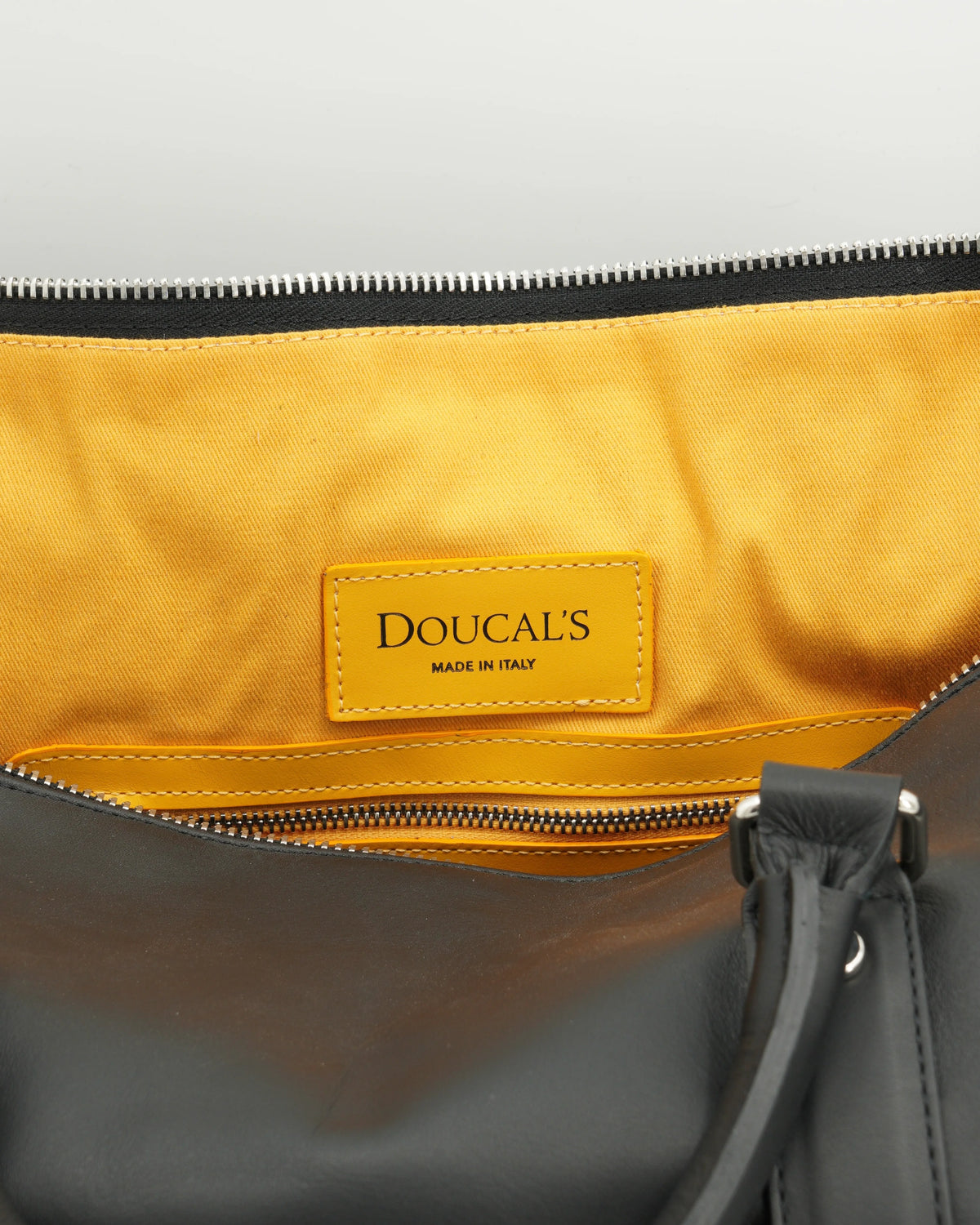 Doucals Weekend Bag Leather Black