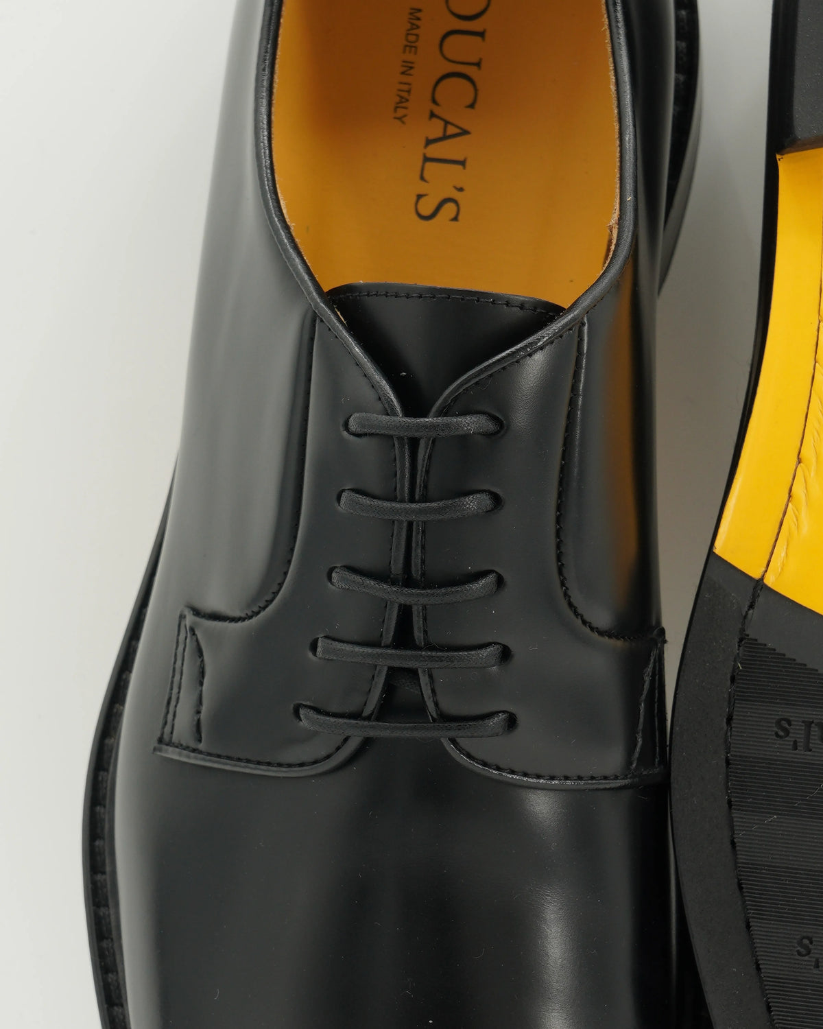 Doucals Derby Lace up Calfskin Black